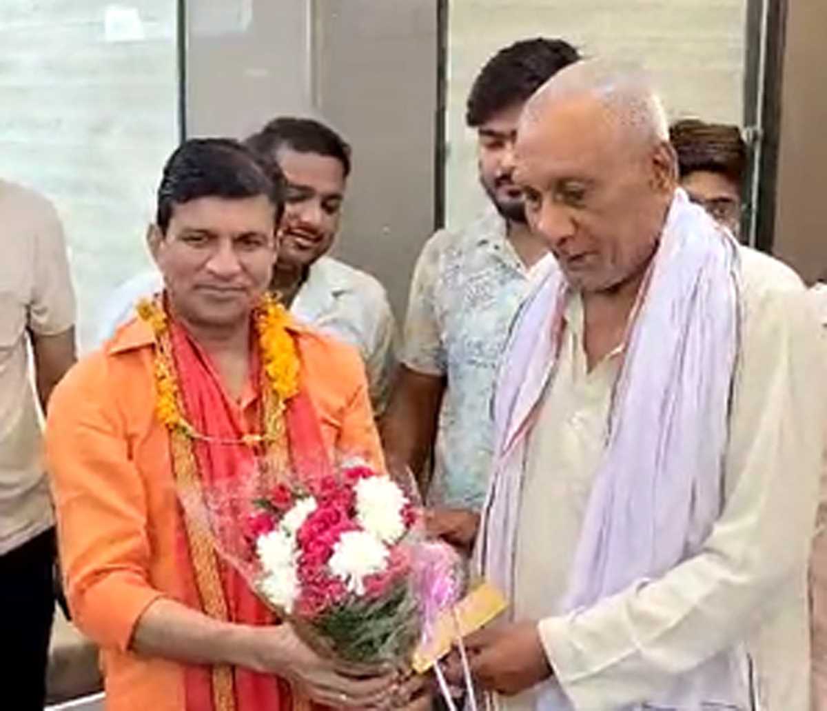 हरियाणा : बहादुरगढ़ सीट से भाजपा उम्मीदवार दिनेश कौशिक ने कहा, रूठने वालों को मना लूंगा हरियाणा : बहादुरगढ़ सीट से भाजपा उम्मीदवार दिनेश कौशिक ने कहा, रूठने वालों को मना लूंगा